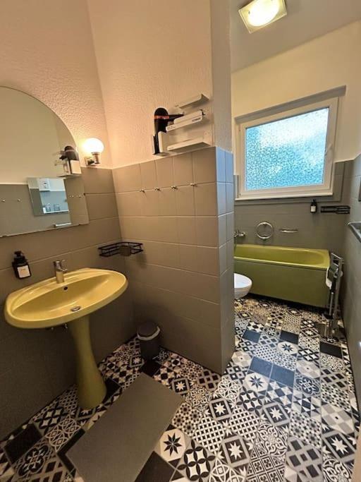 Duplex Apartment Ullstein- 4 Bedrooms, 2 Bathrooms, Living Room, 2 Parking Spaces, Boxspringbeds, Family & Business Apartment! Berlin Exterior foto