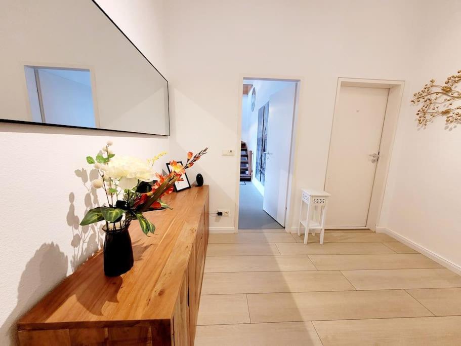 Duplex Apartment Ullstein- 4 Bedrooms, 2 Bathrooms, Living Room, 2 Parking Spaces, Boxspringbeds, Family & Business Apartment! Berlin Exterior foto